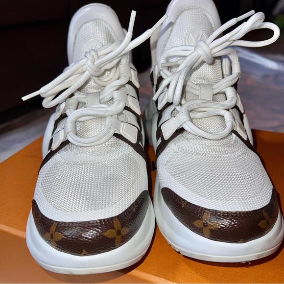 LV Archlight Sneaker - Picture 13 of 17